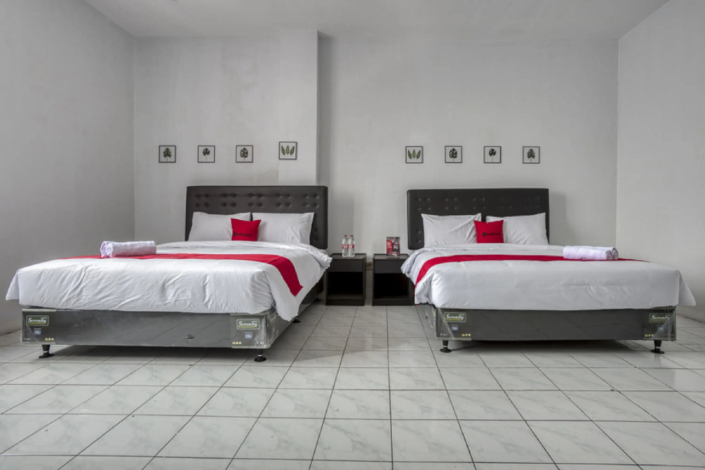 RedDoorz Plus near Jakarta Kota Station