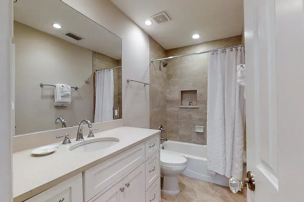 Updated & Lovely Villa With AC - Steps From Pool & Beach
