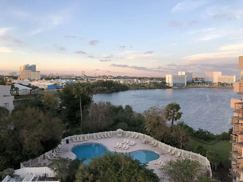 2701 · Luxury Lakefront Unit With Pool Views