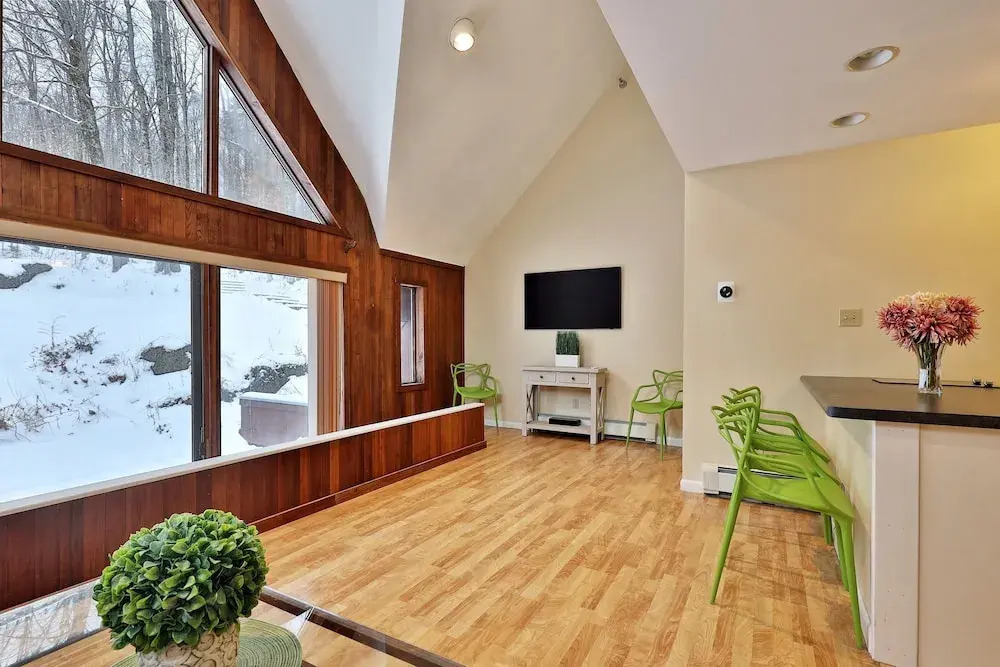 The Birch Ridge: Owner's Suite #5 - Queen/sofa Bed Suite In Killington. Hot Tub. Renovated. 1 Bedroom Home