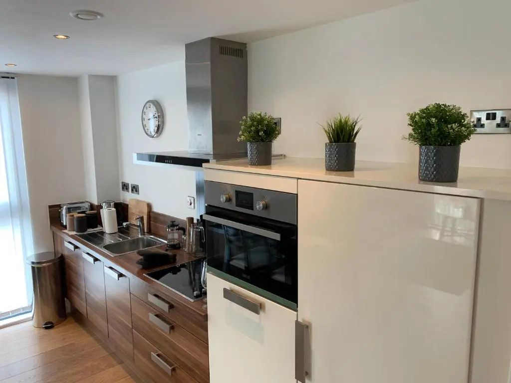 Sleeps up to 6, single beds available with perfect city centre location for work or leisure, Amazing city views!