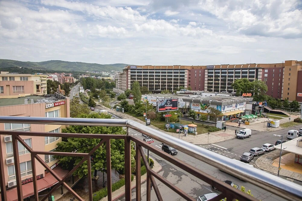 FM Premium 1-BDR Apartment with Terrace-Pacific
