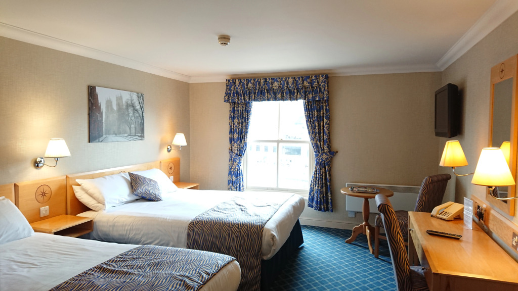 The Queens Hotel & Victoria Cloisters Apartments