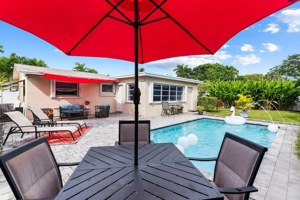 Oasis Backyard With Heated Pool Oakland Park