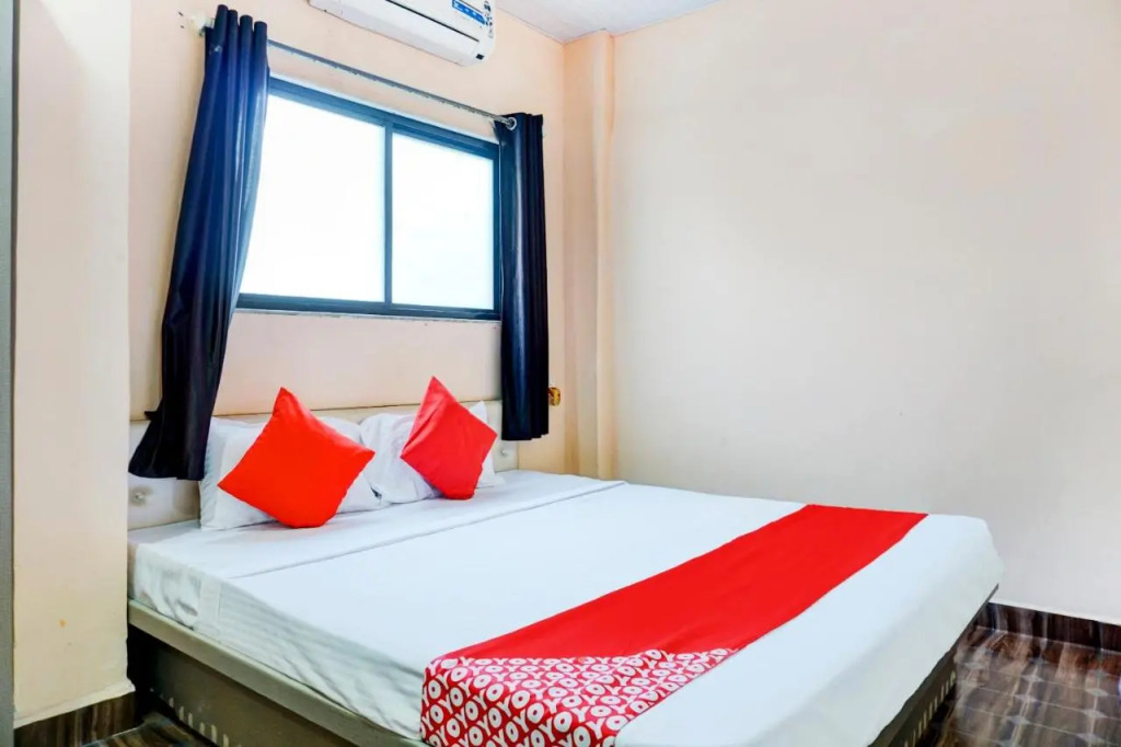 OYO 81205 Hotel Manikyaa