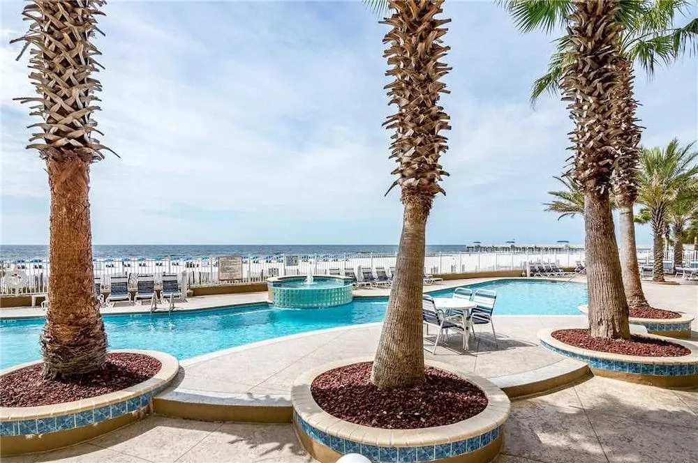 Admiral's Quarters 702 - 3 Br condo by RedAwning