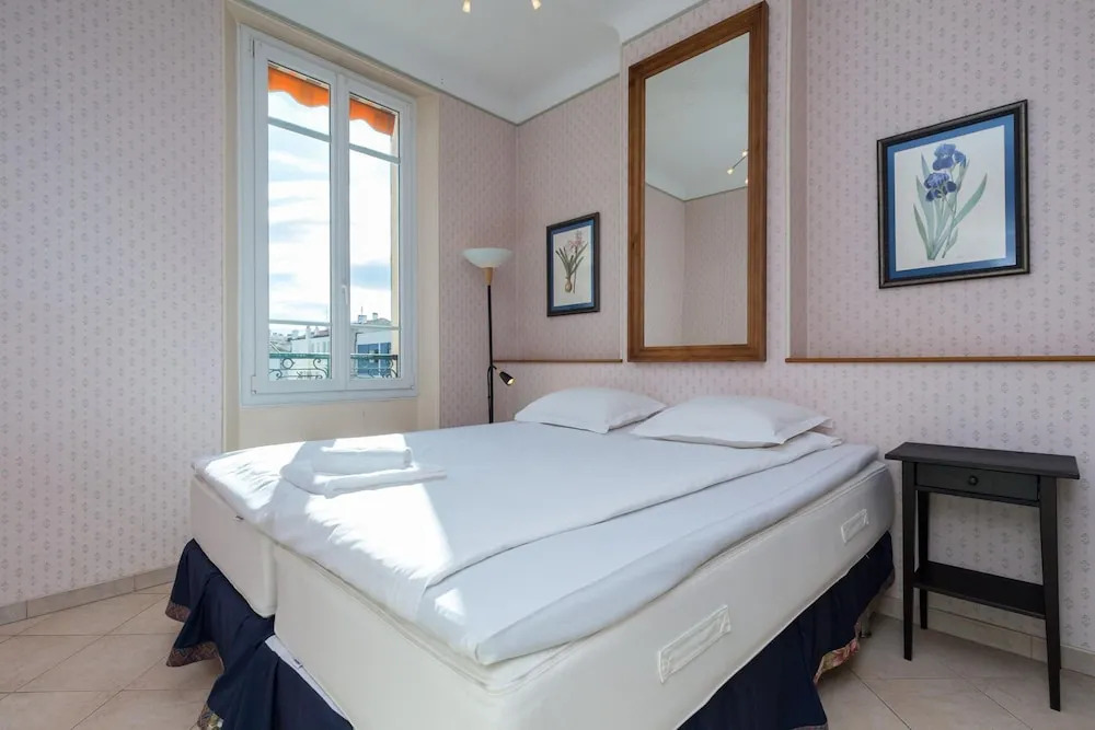 Three Bedroom two Bathroom Apartment in Center of Cannes on Quiet Street Minutes From the Palais - 2002