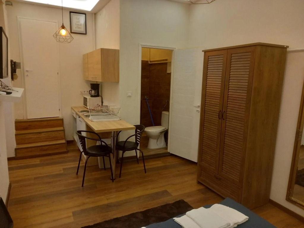 Liszt Ferenc square Studio apartment MID TERM