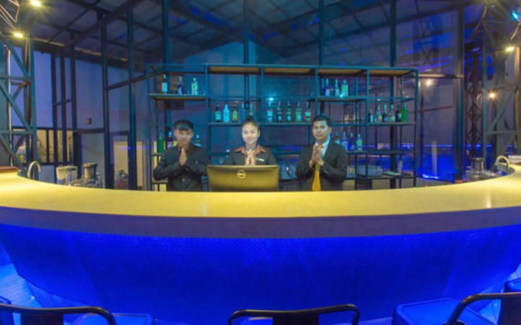 Yeak Loam Hotel