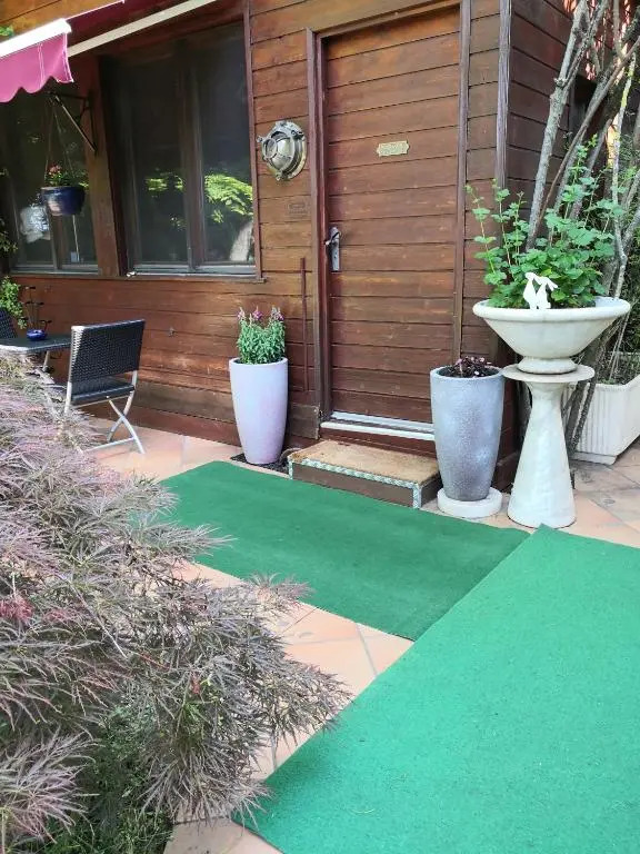 Studio with free parking. Nice terrace.