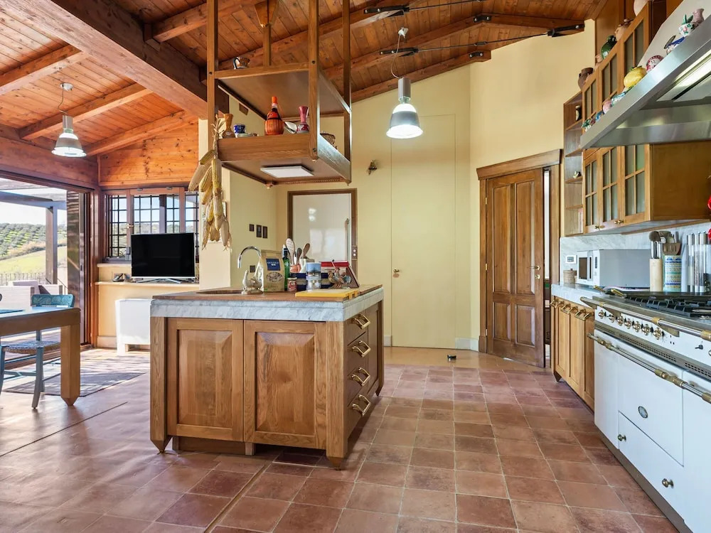 Luxurious Villa in Mentana with Garden