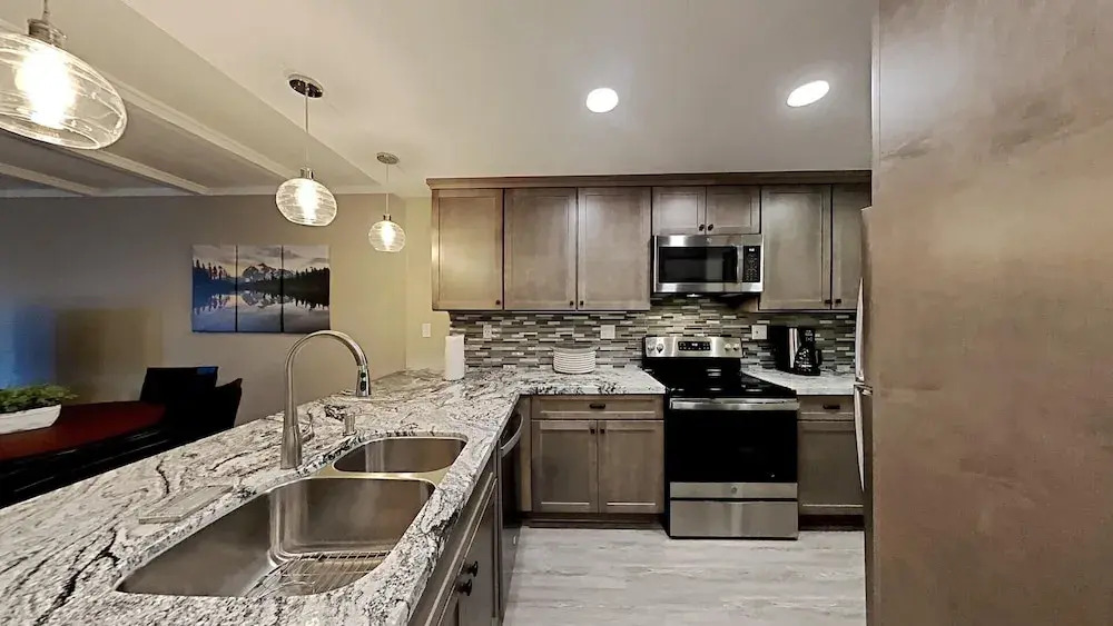 Spacious 2 BR Units at 1849 Condos With Free Pool, Parking & Wifi