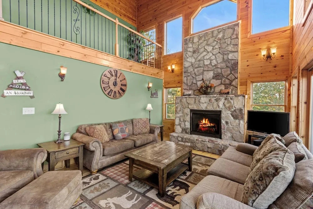 Beech Mountain Breeze - Views, pet Friendly, hot Tub, Sleeps 14