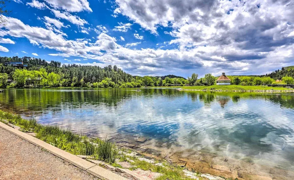 Charming Rapid City Apartment: Walk to Lake!