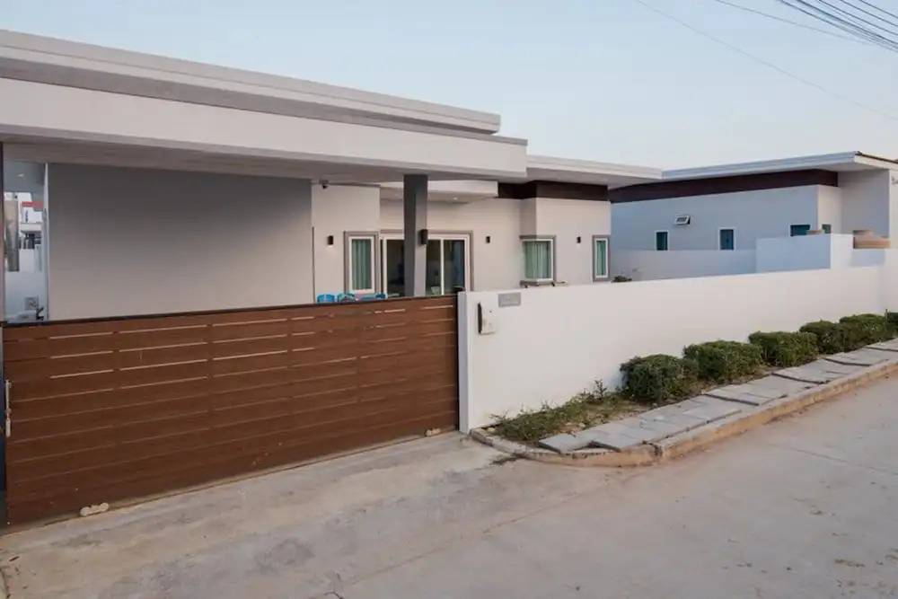White Rose Pool Villa Hun Hin