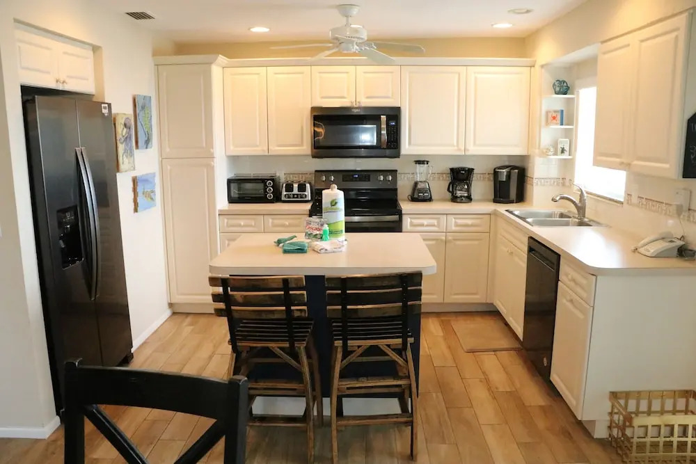 Jamaica Royale - 302 - 2 Br Condo