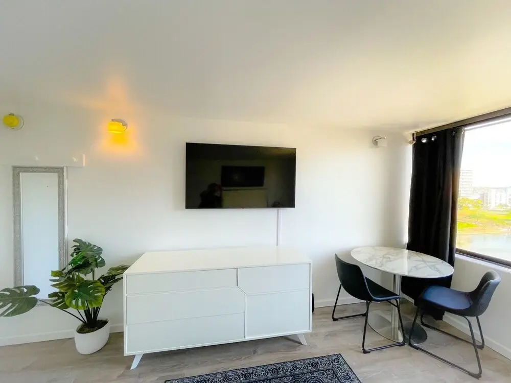 Hawaiian Monarch 1407 Condo by Redawning