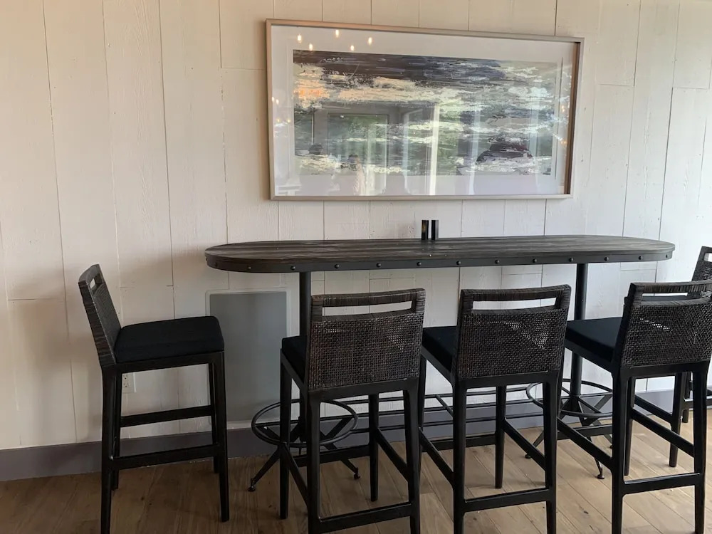 Smugglers Cove Inn