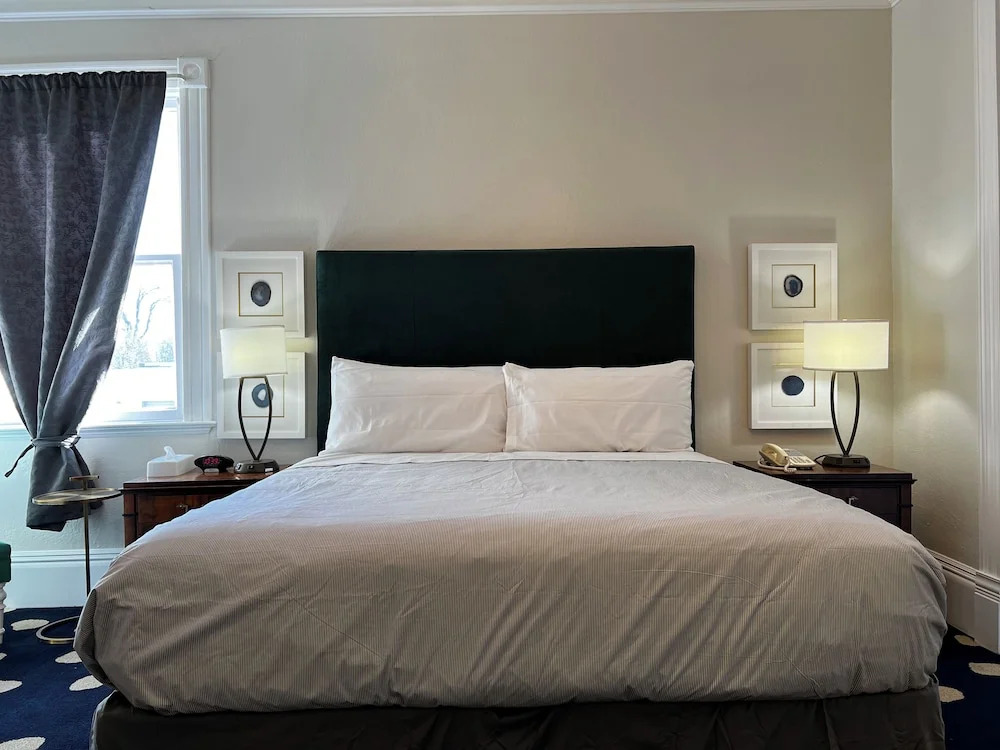 The Sterling Hotel