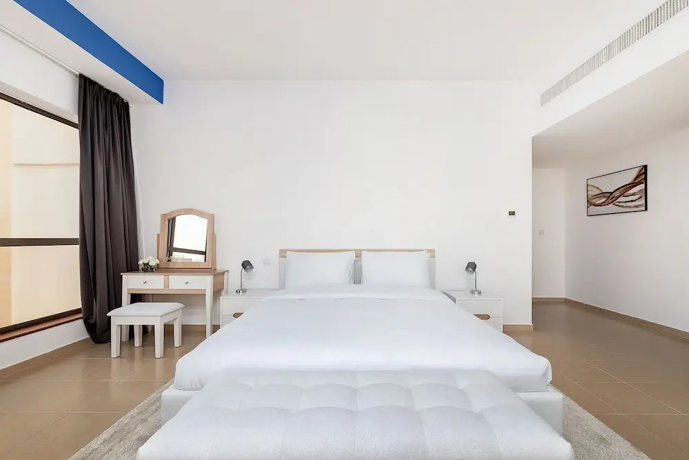 Panoramic Spacious City View 2BR Escape