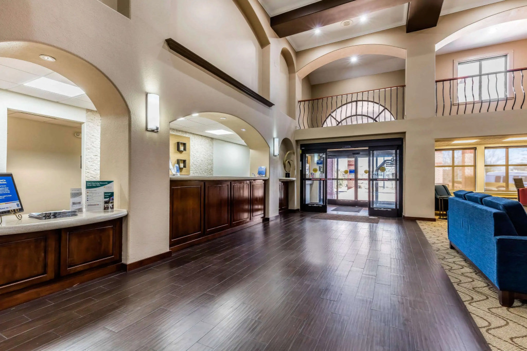 Comfort Inn & Suites Airport-American Way