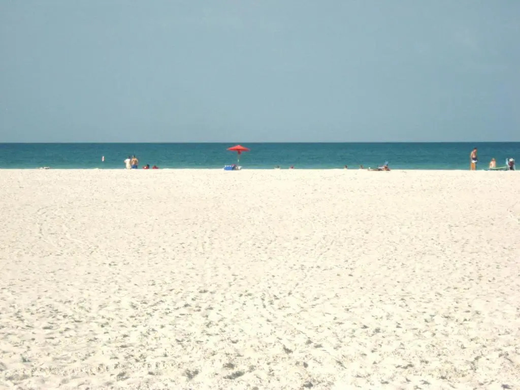 Crescent Street 1138 A, pet-friendly, 2 bedrooms, Pool, Walk to the beach