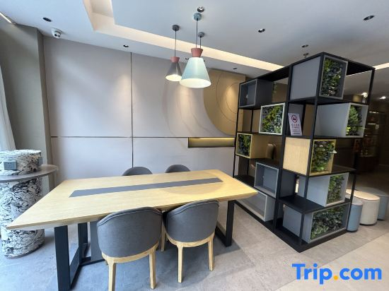 Homeinn · neo (Qinhuangdao Development Zone Qilianshan South Road)