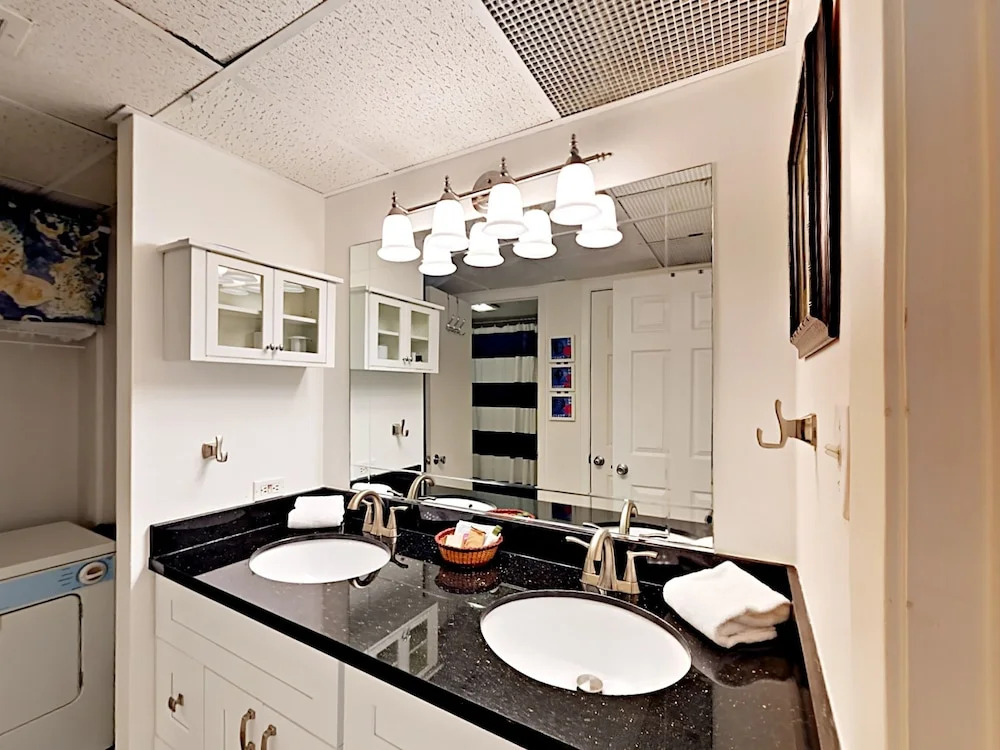 Nelray Shores - One Bedroom Condo