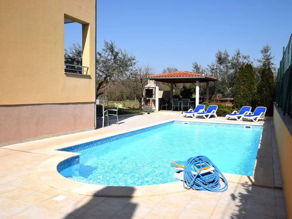 Modern Apartment in Pula With Swimming Pool