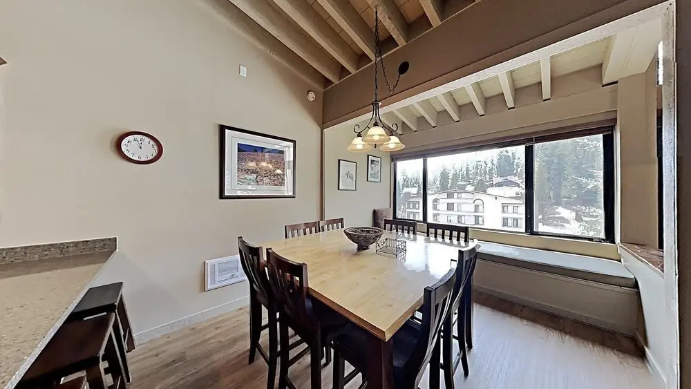 Beautifully Remodeled Condo Close Hot Tubs, Sauna, Skiing, Car Charging! by RedAwning