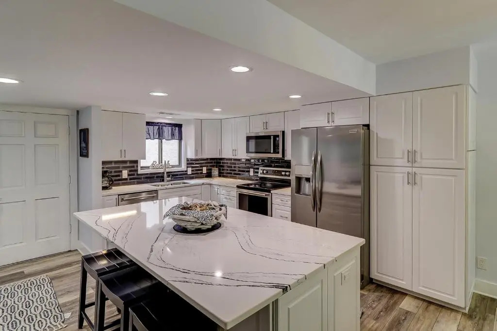 1504 Shipmaster 2 BR Condo Shipyard