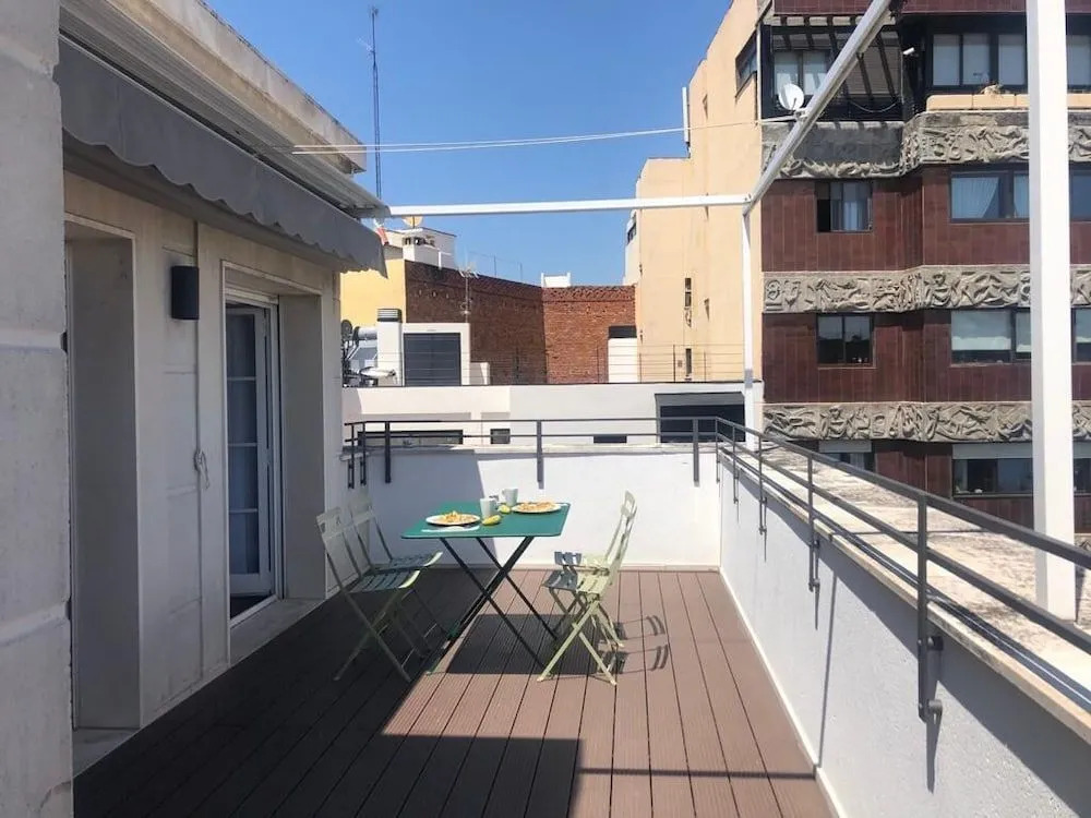 Feelathome Waldorf Suites Apartments