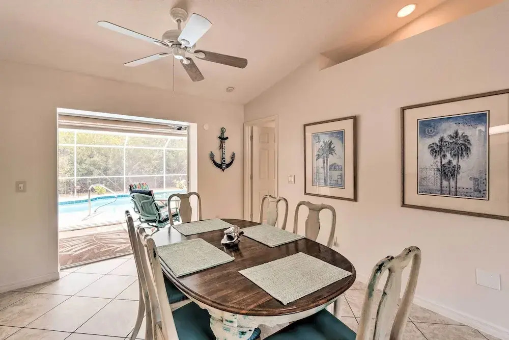 Englewood Escape w/ Pool ~ 6 Mi to Beaches!