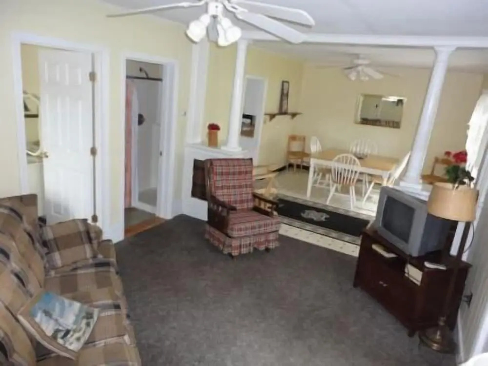 Sandpiper Beachfront Motel