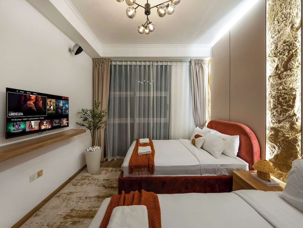 Urban Dubai Marina Stay Near Yacht