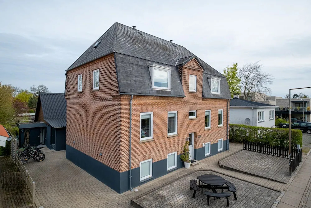 1 Bed Apartment Sleeps 2 With Parking, Wifi, Tv
