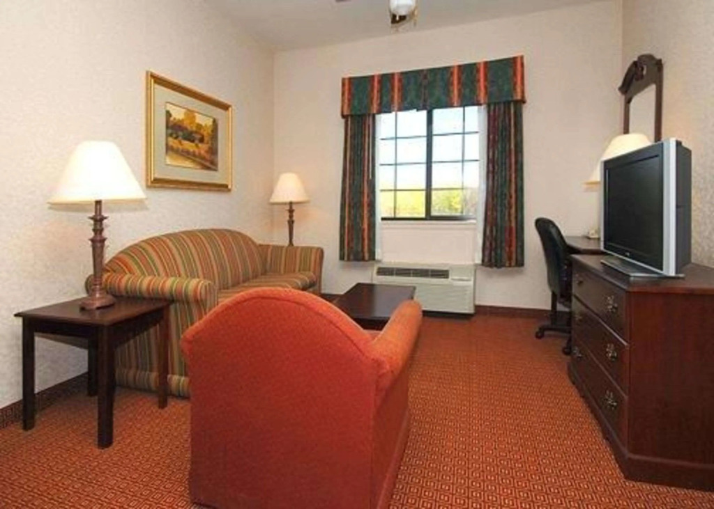Quality Inn & Suites Near University
