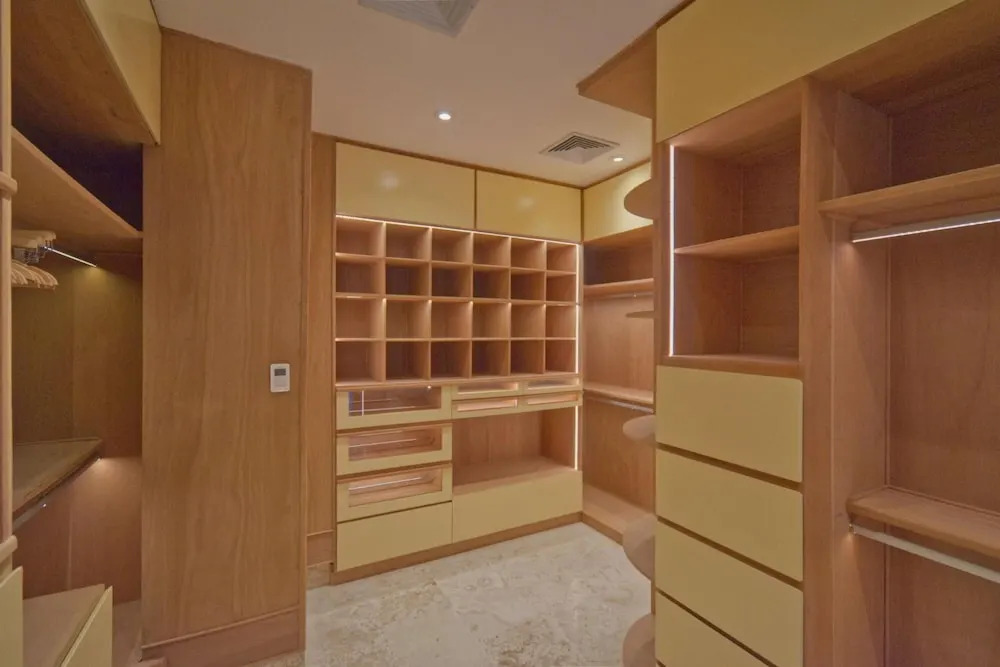 Modern Villa With Full Service Staff Close to Beach and Golf