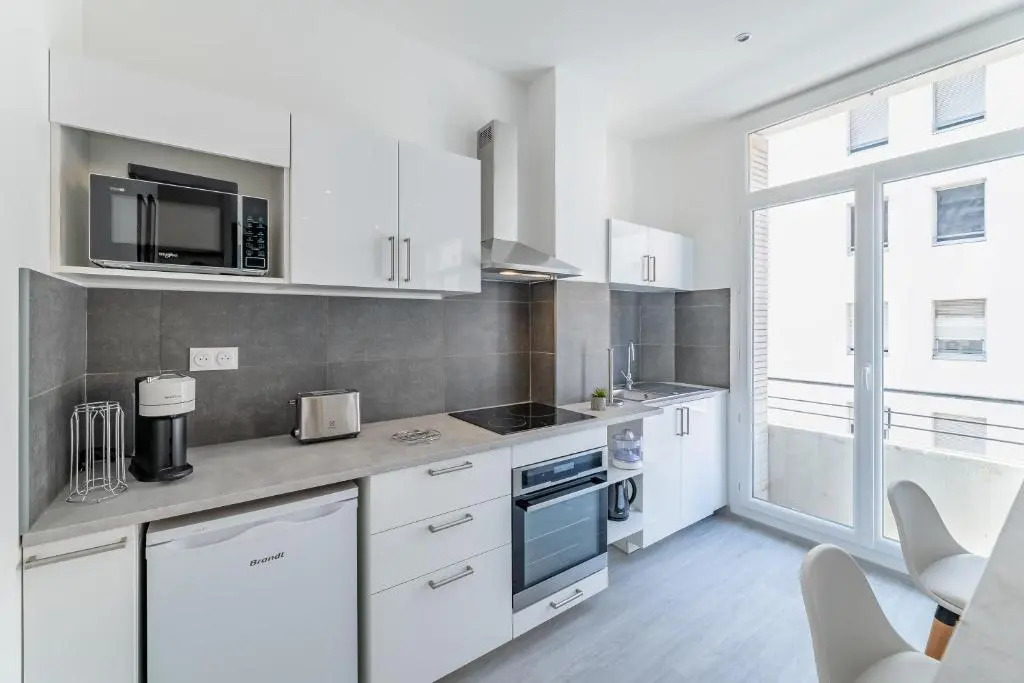 Appart entier avec 1 chambre, 4 personnes max+ internet(FIBRE) / Entire Flat with 1 bedroom, for 4 people max + internet (FIBER OPTIC)
