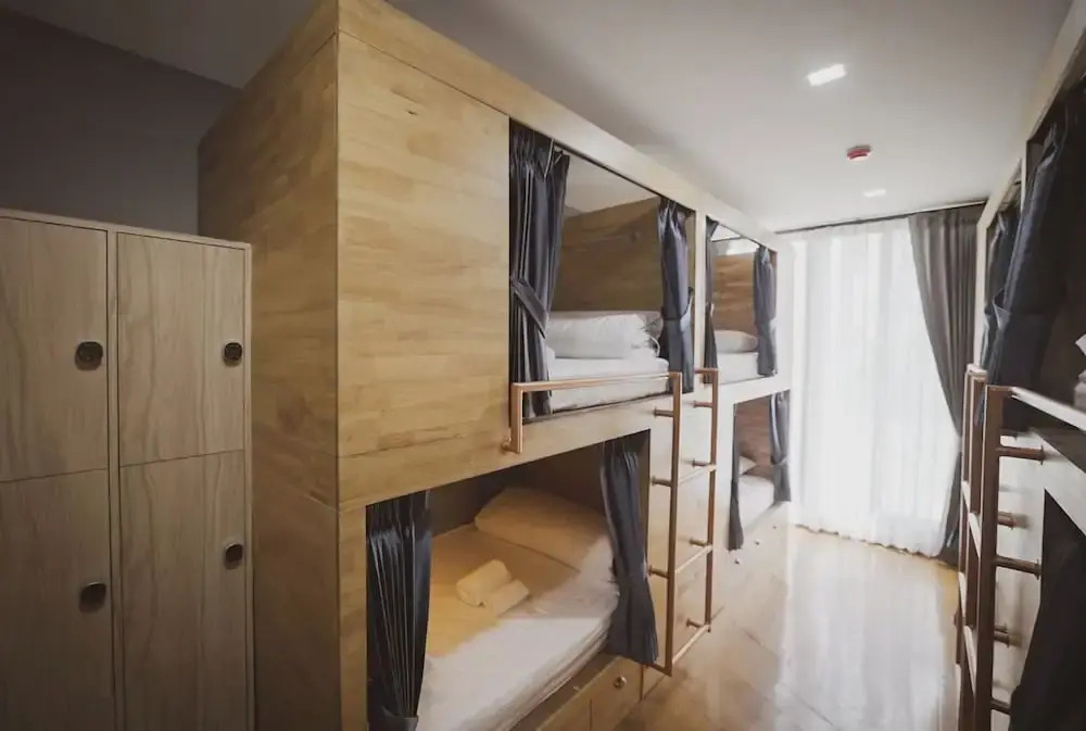 Poshtel 56