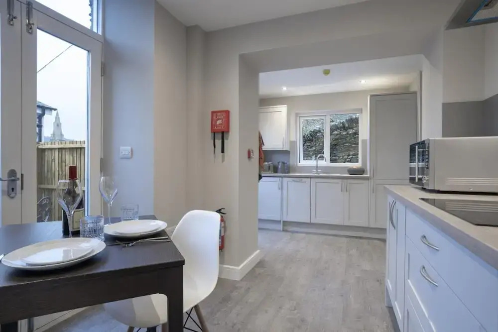 Ferndale s Hideaway - 1 Bedroom Spacious Apartment - Central Ambleside - Parking