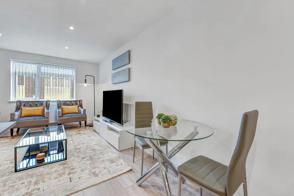 St Martins 2 Bedroom Apartments in Ruislip By 360 Stays