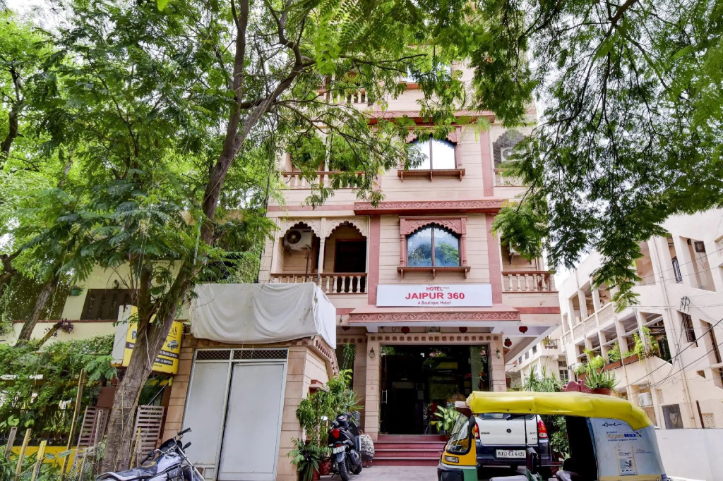 Capital O 82060 Hotel Ranaji heritage Jaipur Railway station