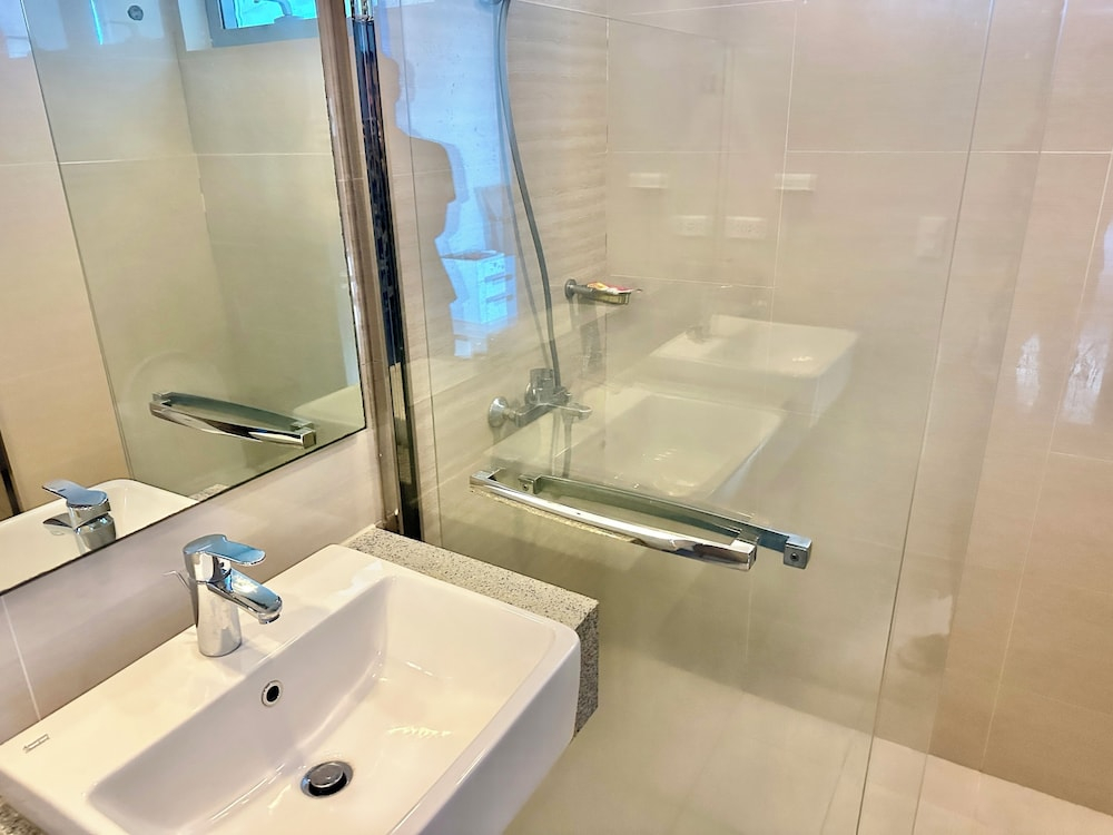 RareCut 177sqm 4BR Uptown Parksuites BGC