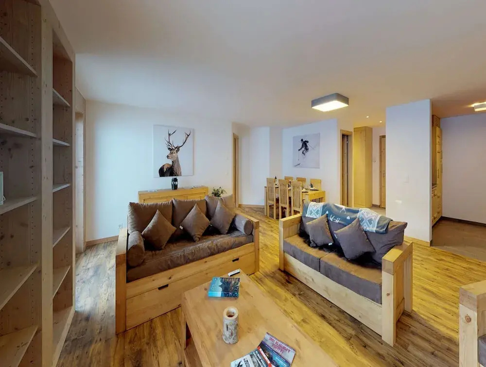 Exquisite Apartment With Balcony