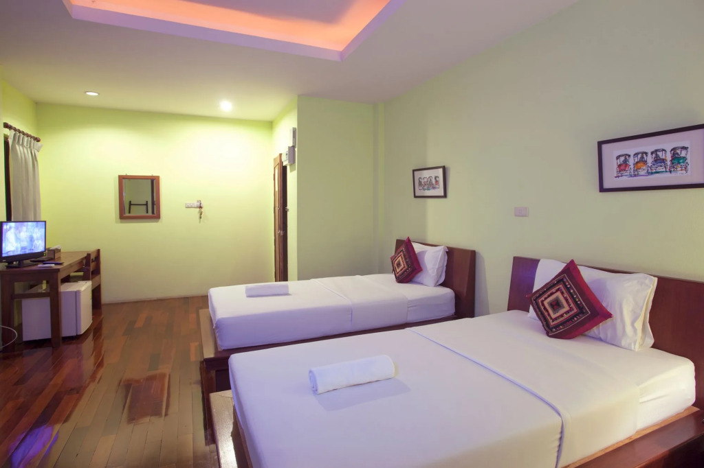 Baan La Poon Hotel