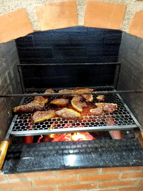 Apartamento Frente para o Mar-PÉ NA AREIA -VISTA TOTAL PARA O MAR -ÁREA DE CHURRASCO PRIVATIVA COBERTA-WIFI-NETFLIX -DISNEY PLUS -STARMAX- HBO MAX - JOGOS- FIRE TV STICK POR COMANDO DE VOZ- TV DE ASSINATURA EM TODOS OS QUARTOS