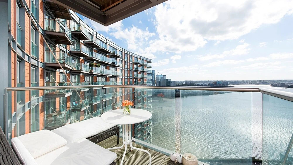 Bright Luxurious 2BR near Canary Wharf