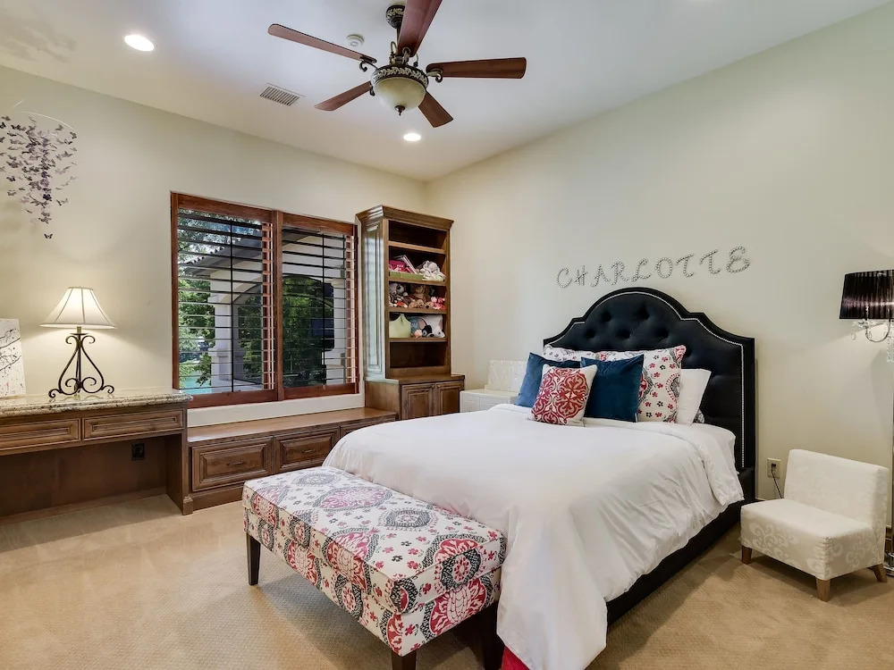 The Above Casa Tranquility Lake Austin 5 Bedroom Estate