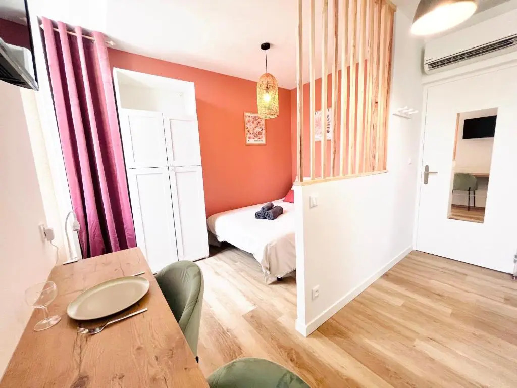 LE QUAI 3 - Studio neuf LUMINEUX CALME - CLIM - WiFi - Gare à 200m